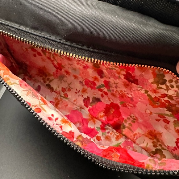 NWT Ted Baker Fluffy Toiletry Bag with floral interior - Picture 4 of 8